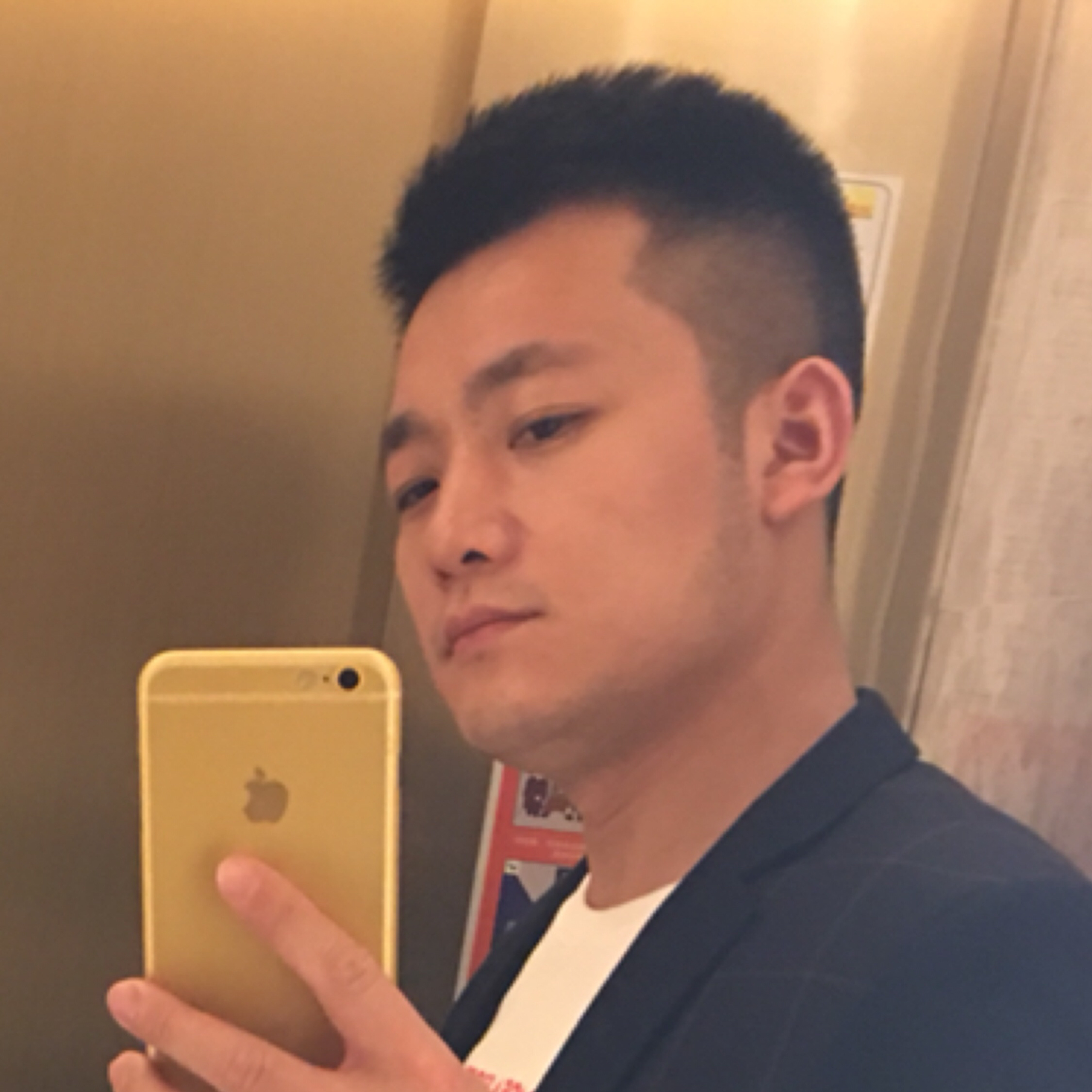 你的笑容太高貴