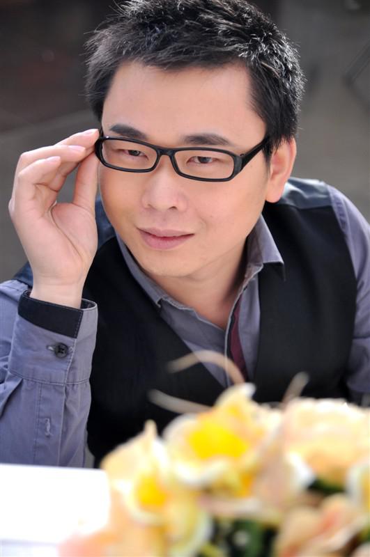 想戴戒指的男人