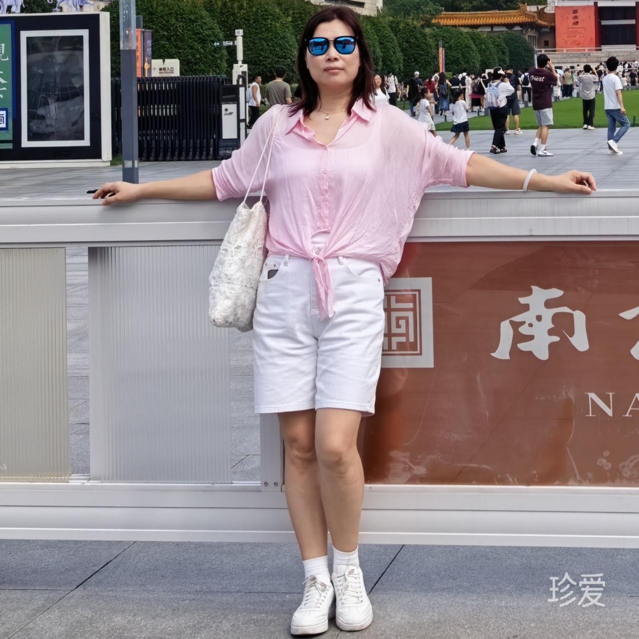 她