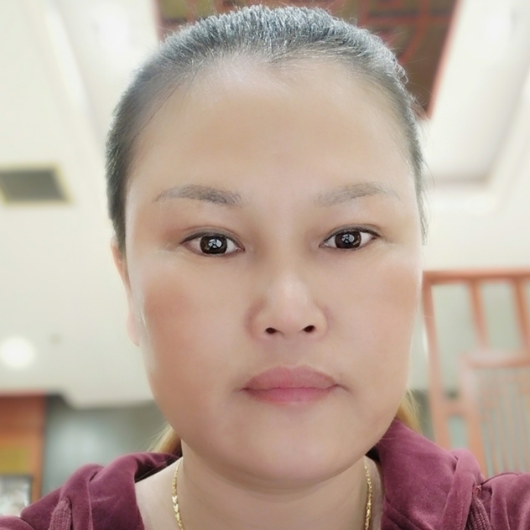 陽光照在屋檐下