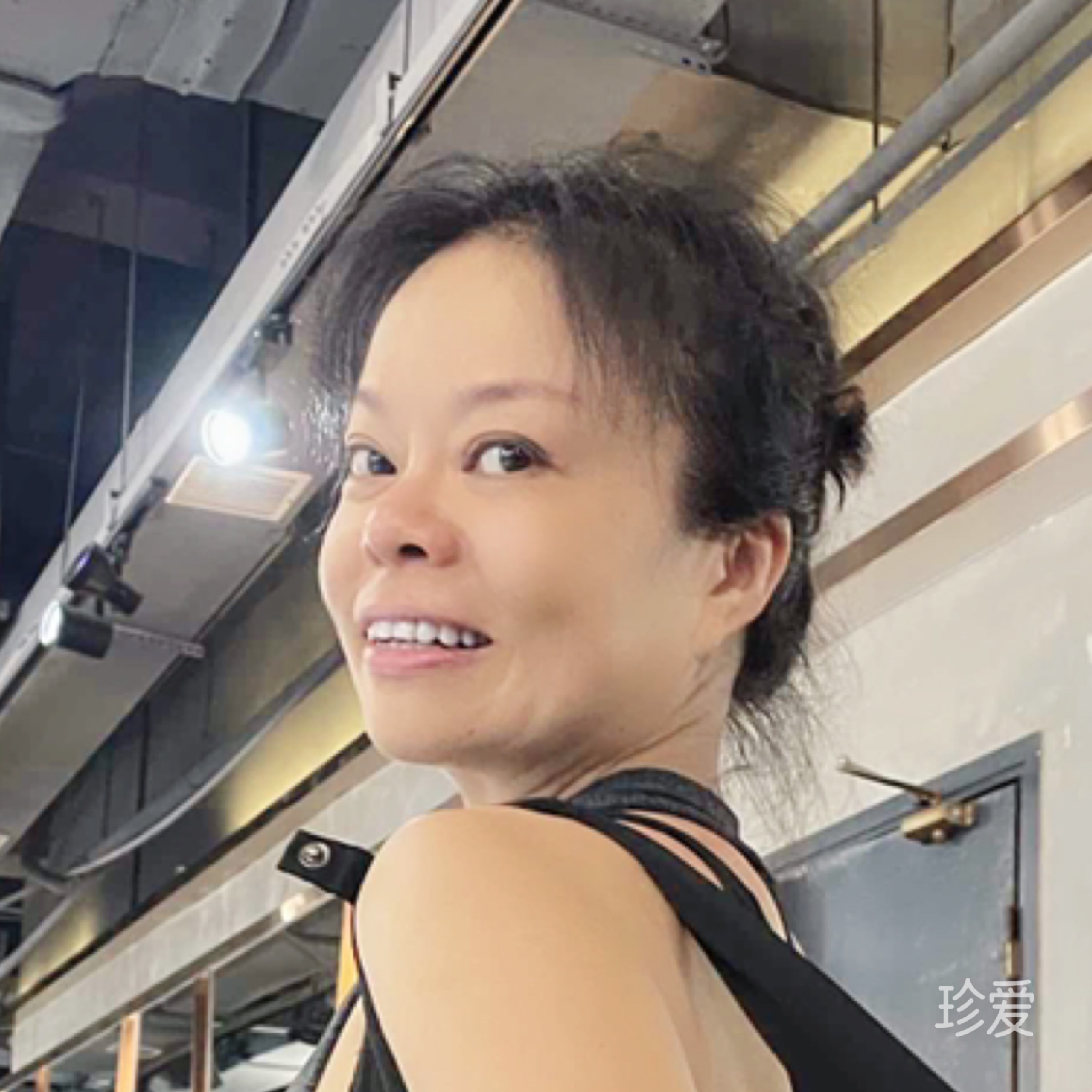 清風(fēng)拂面花滿庭