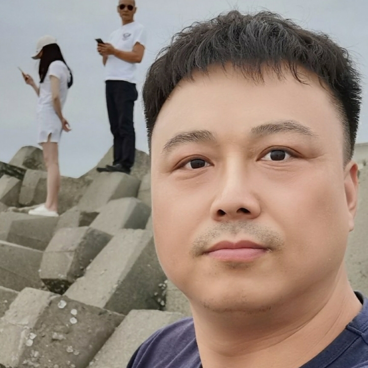 背后的那么嘆息聲