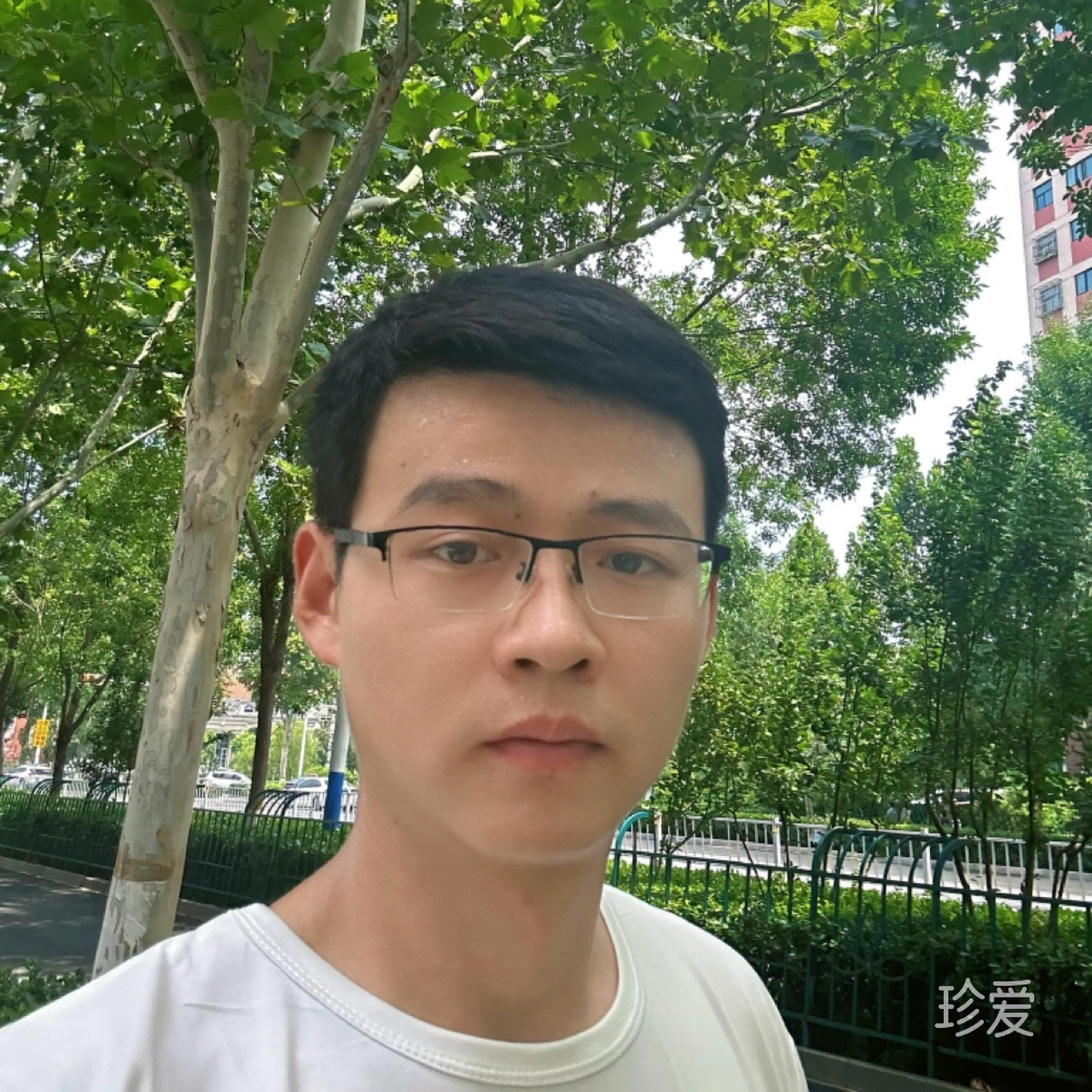 笑笑不说话