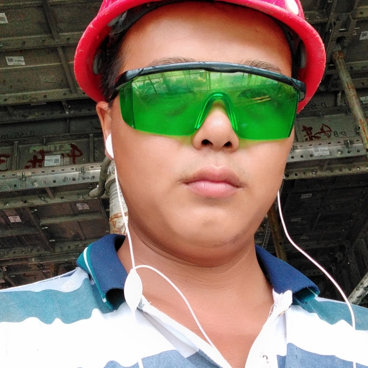 看破红尘不剃头