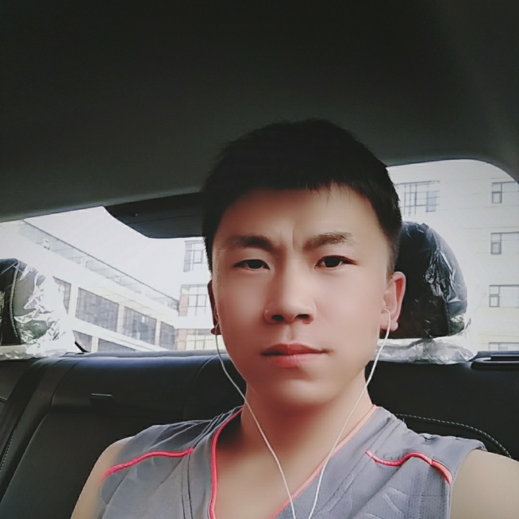 站在角落里的人