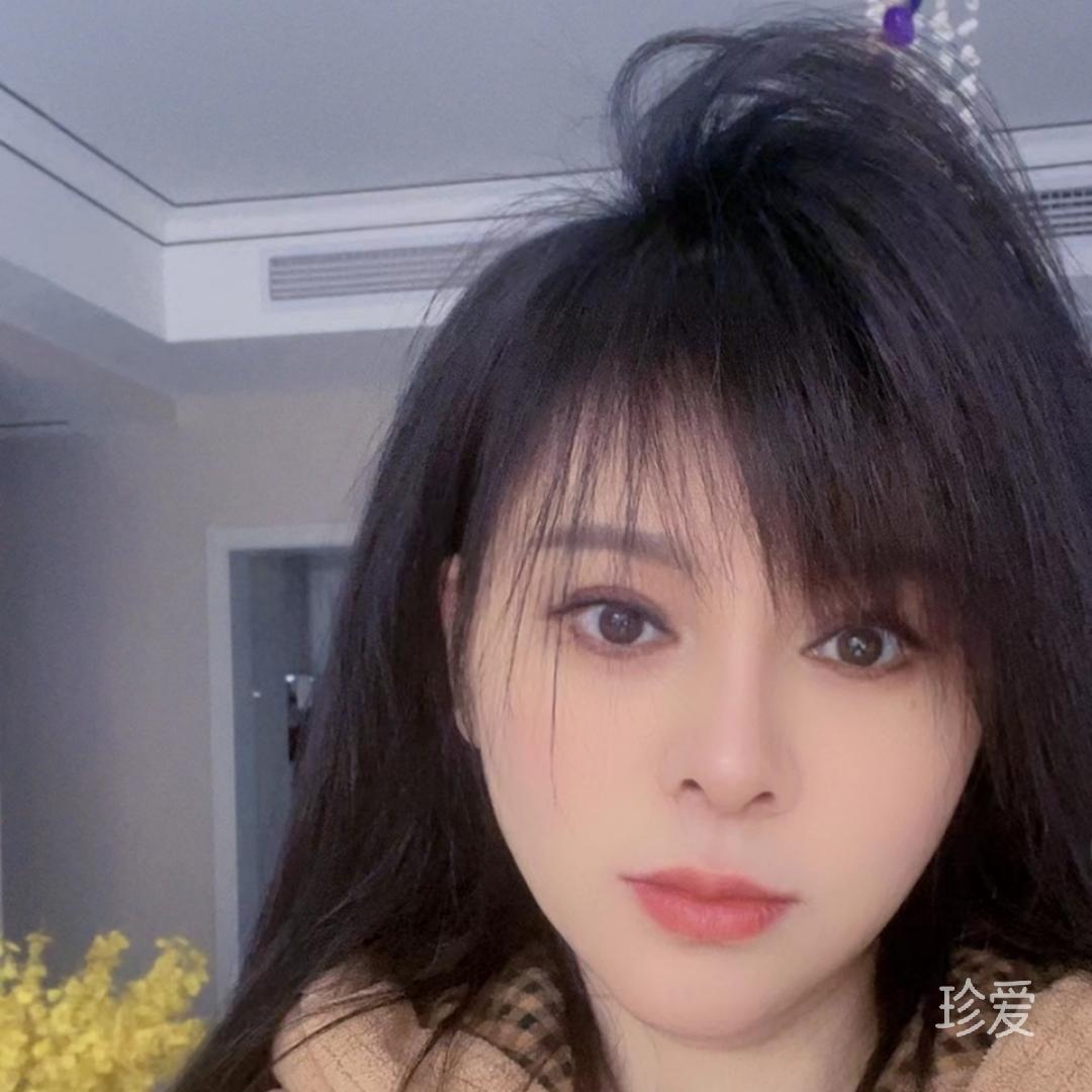 瀟瀟桃花落滿肩