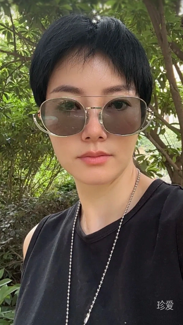 栎彤