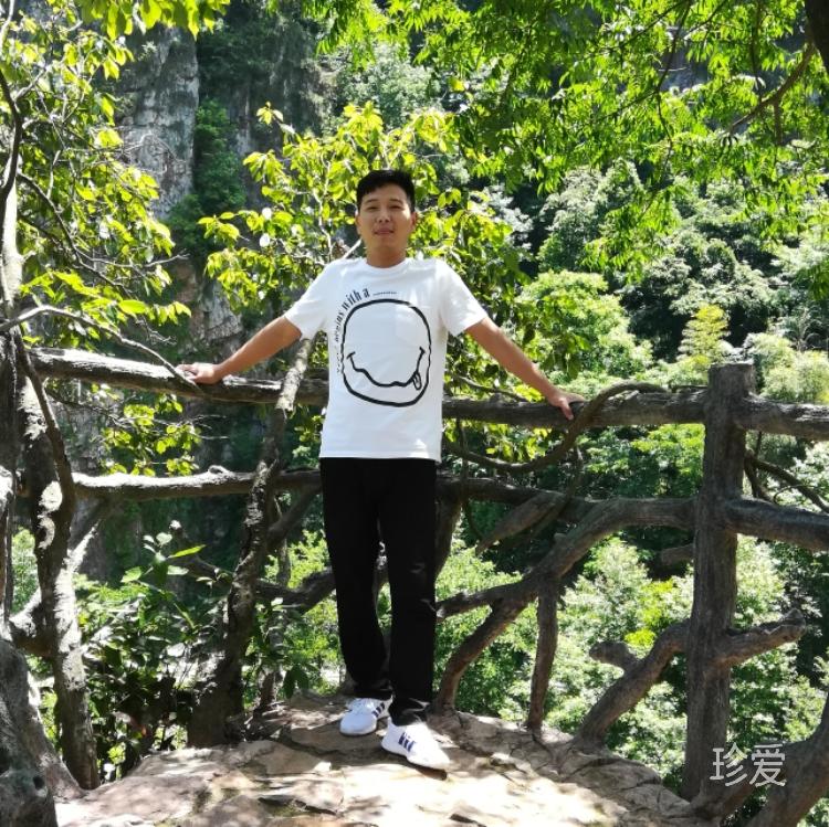 蓝绿色的天空