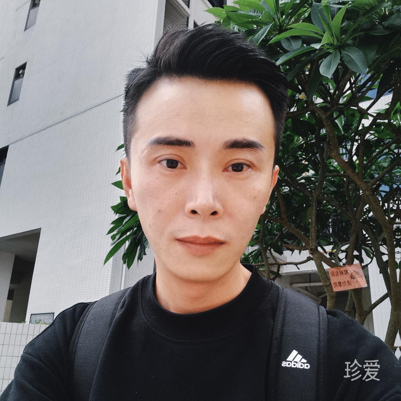 漆黑中的螢火蟲