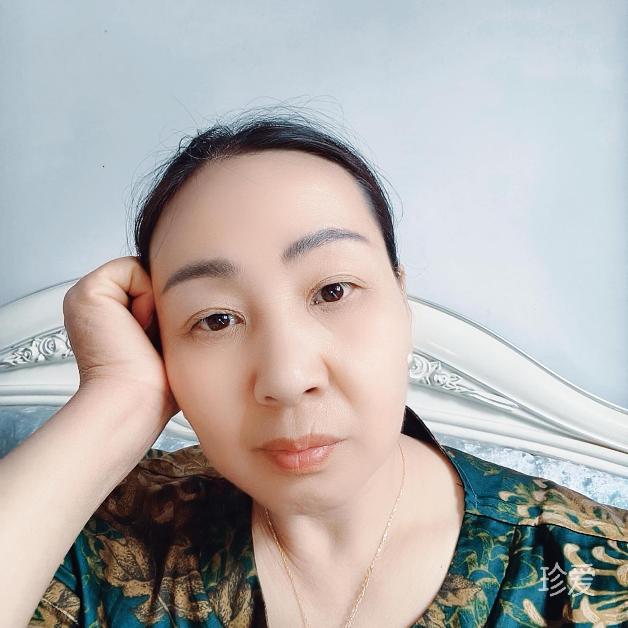 阳光下微微笑