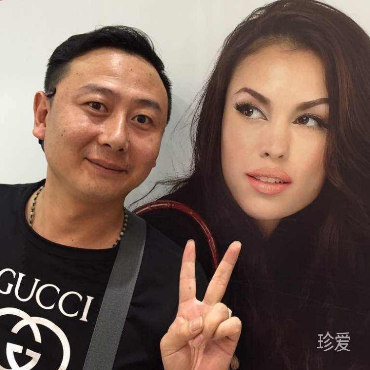 嘴角滑落一抹沧