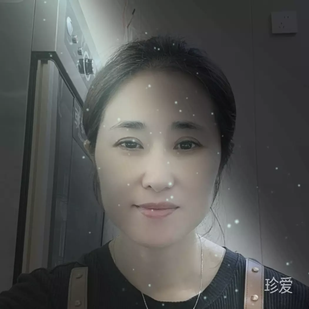 柠檬树上的少女