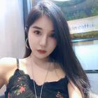 有小虎牙的小姐姐