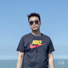 海藍(lán)時(shí)見鯨
