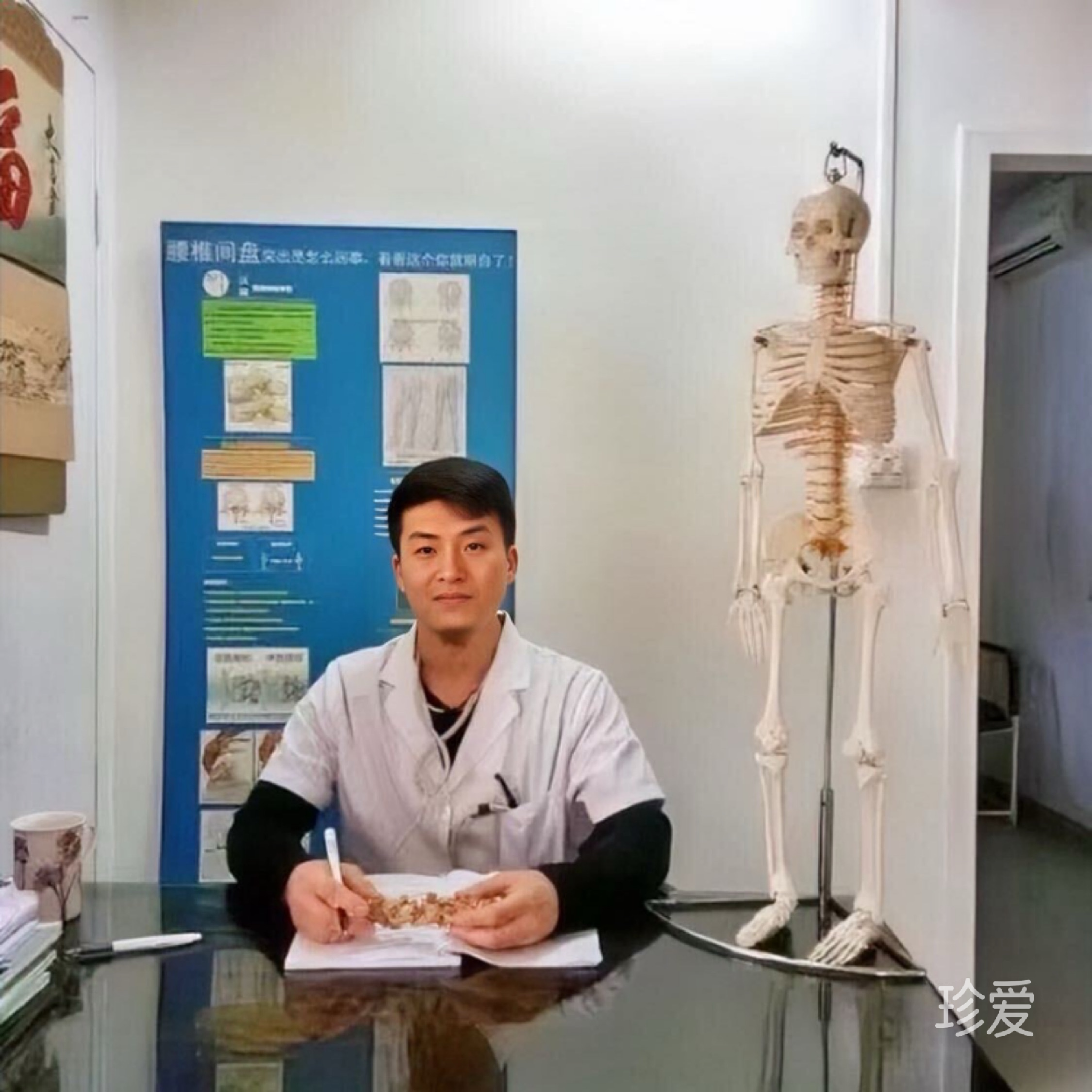 左手找右手