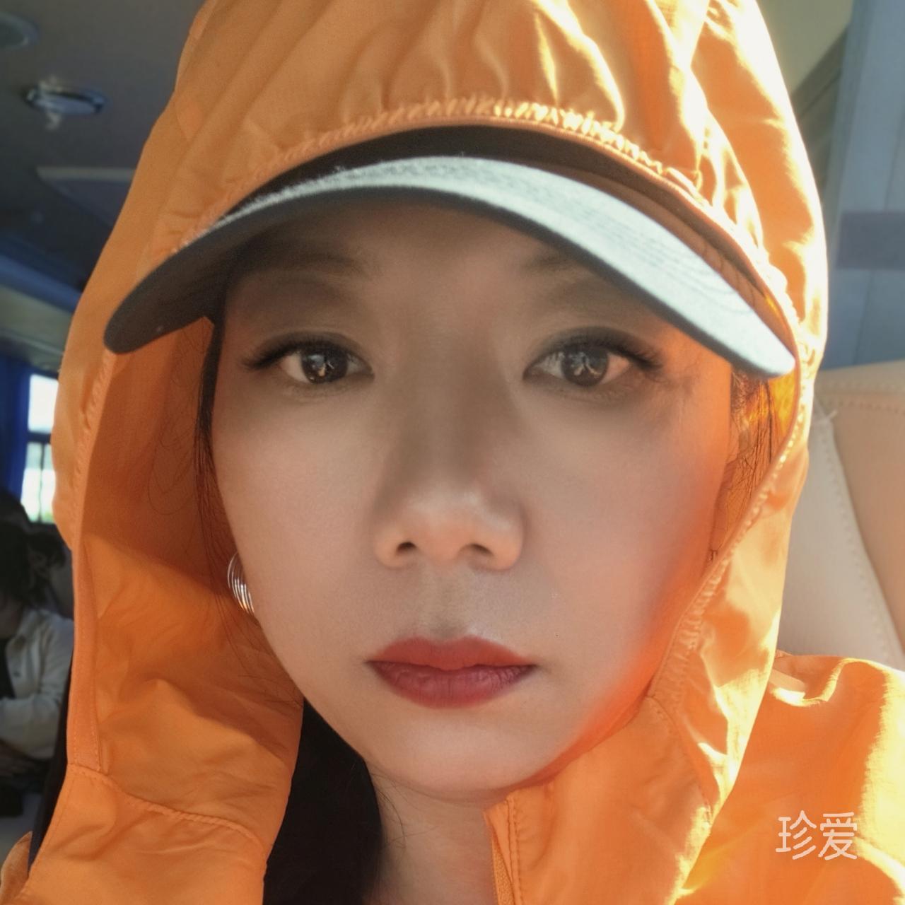 深蓝色