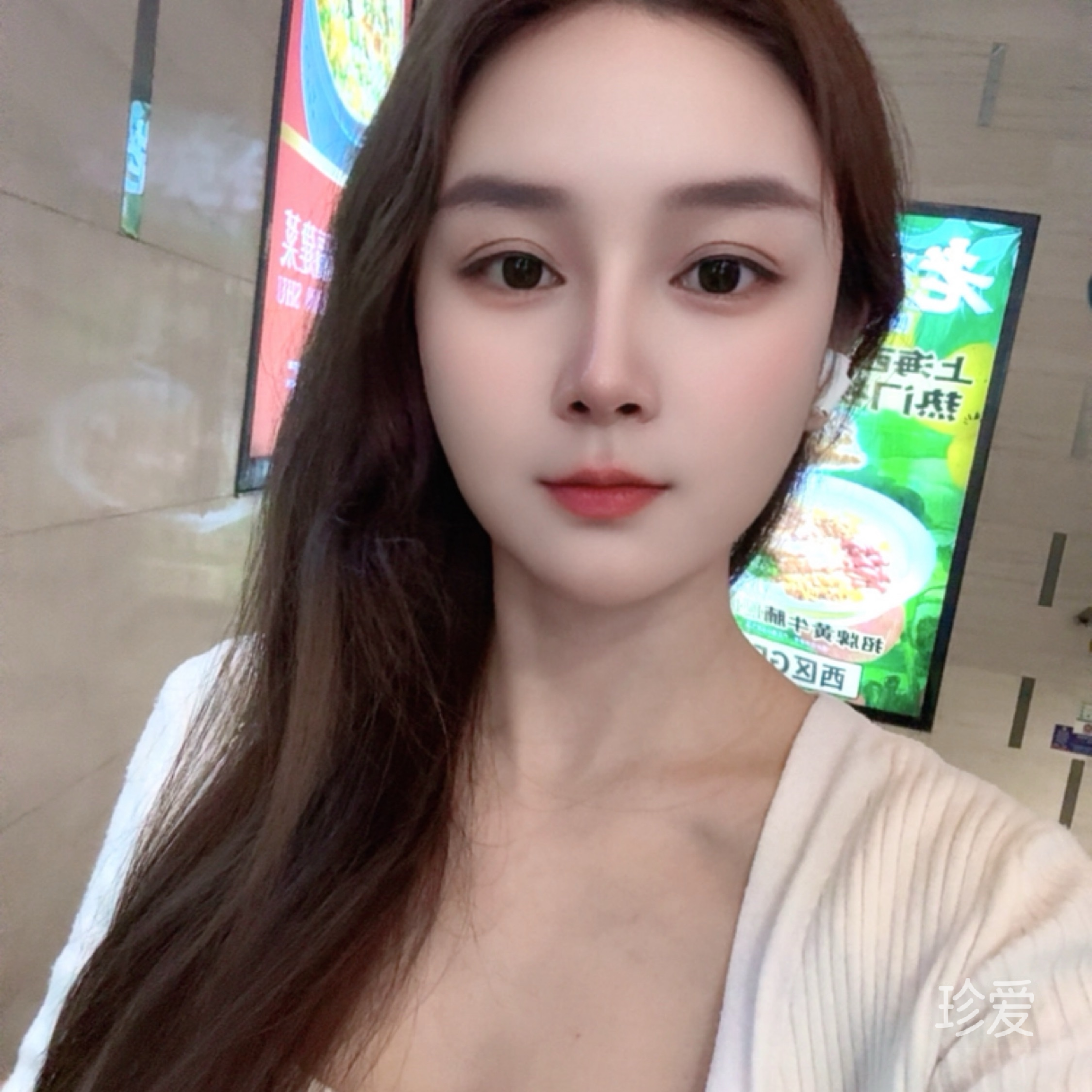 俨然