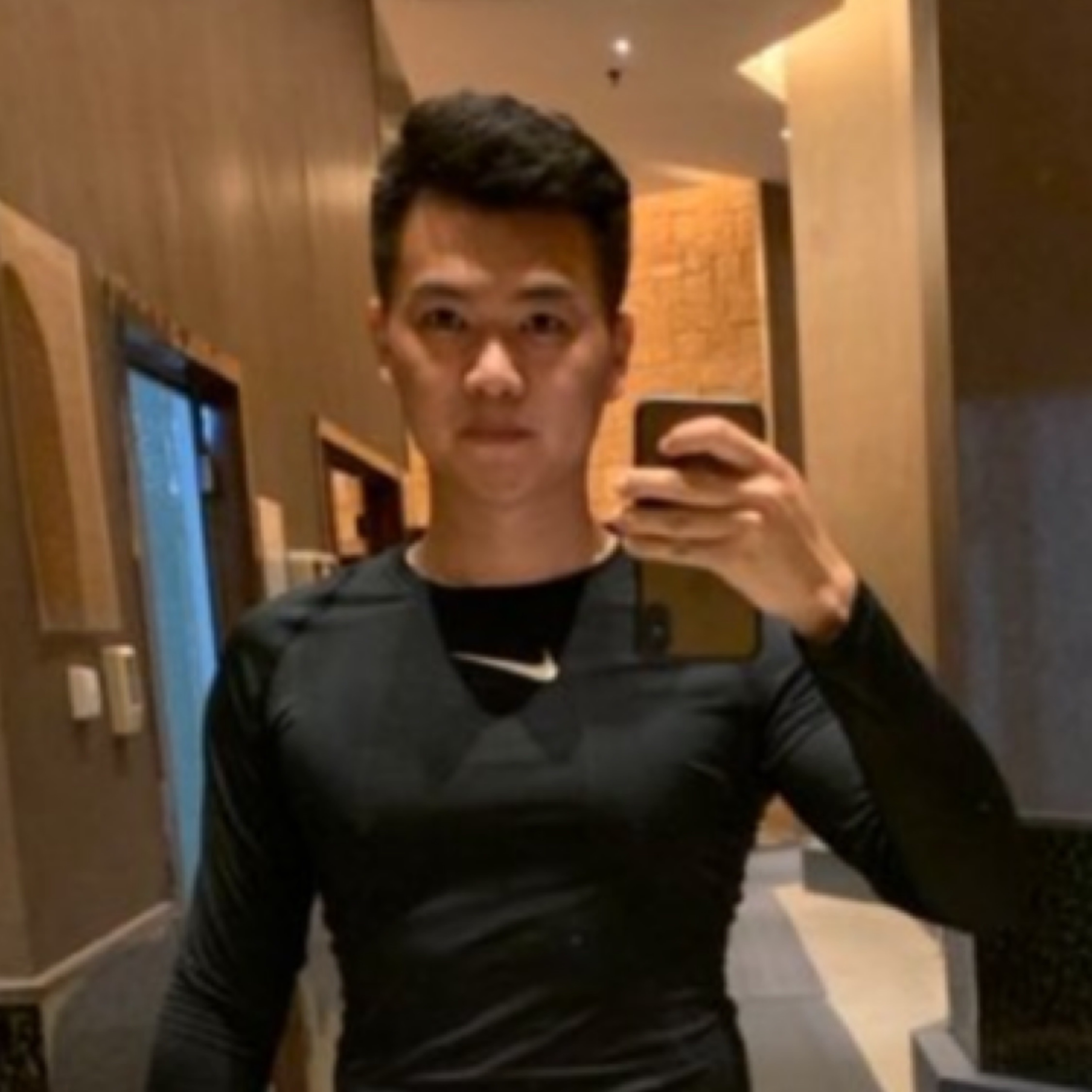 清早眉間白云生