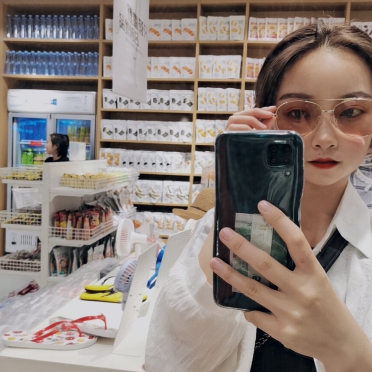 沒(méi)有故事的女同學(xué)