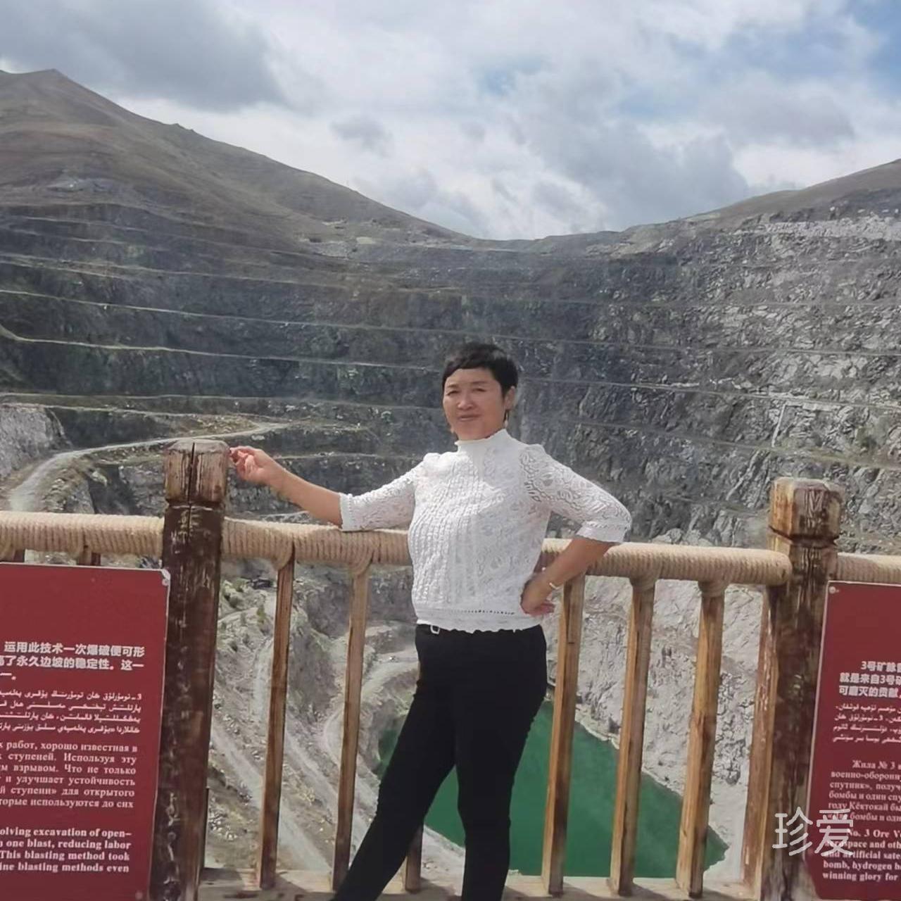 陽(yáng)光的快樂(lè)女生