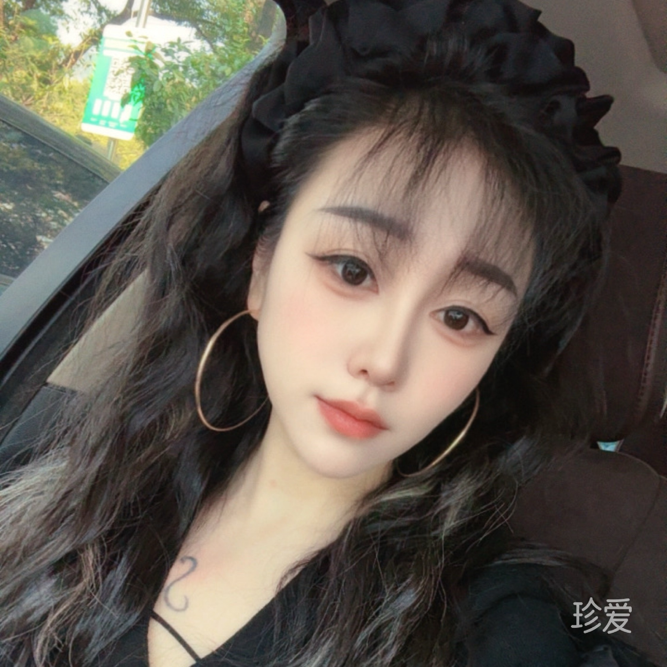 应该甜美的笑了