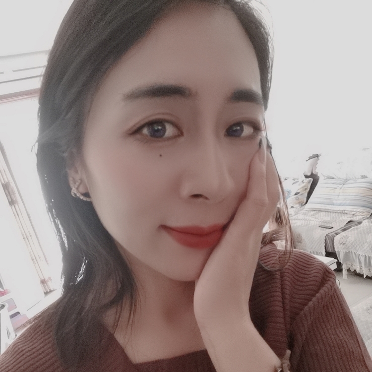 格格不入的微笑