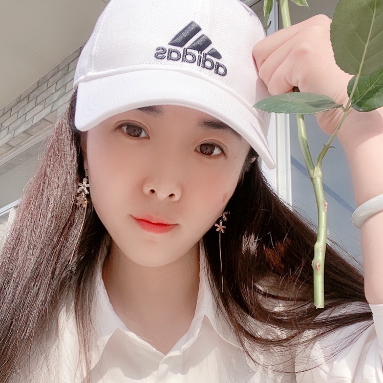 啃鸡腿的小胖妹