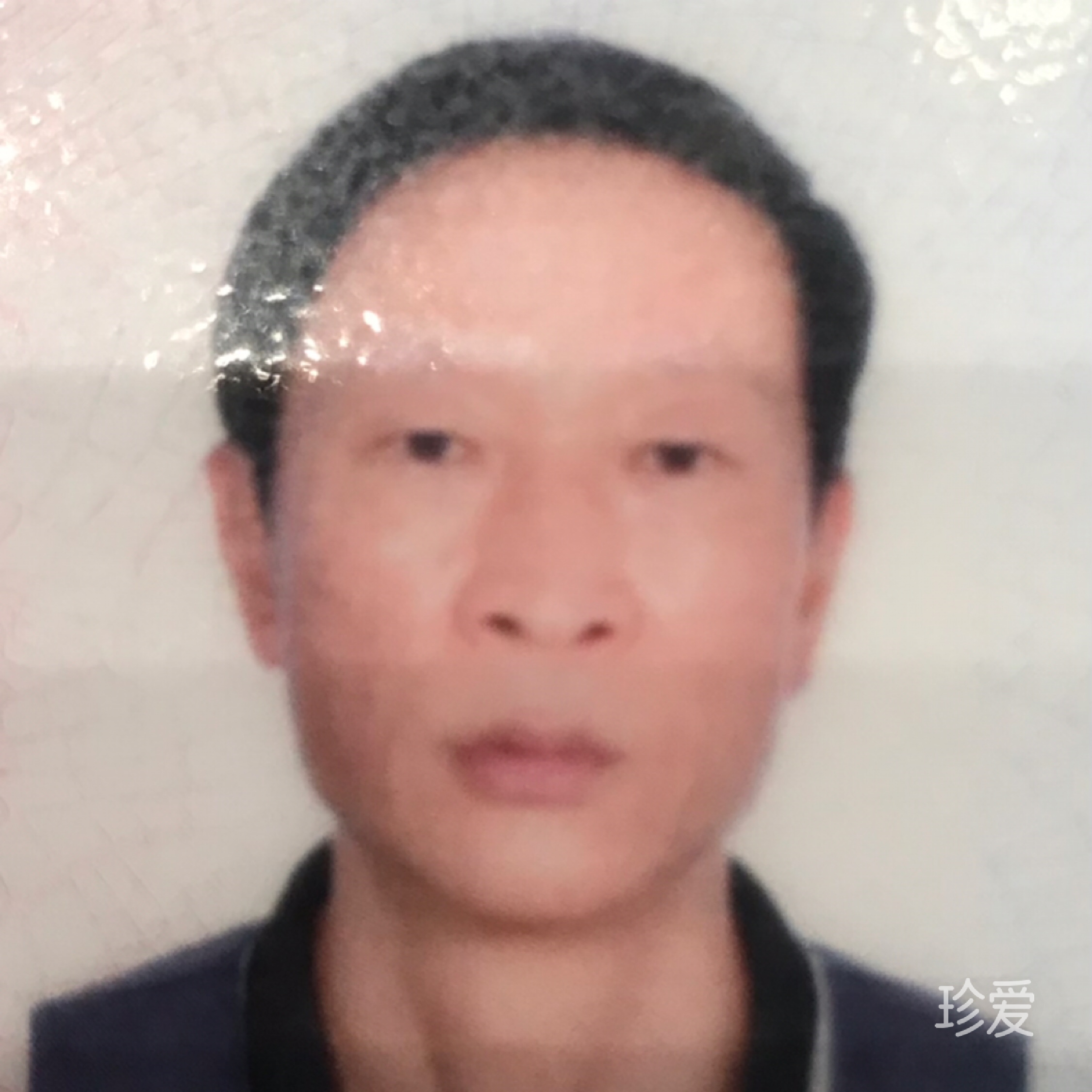 坐我肩上
