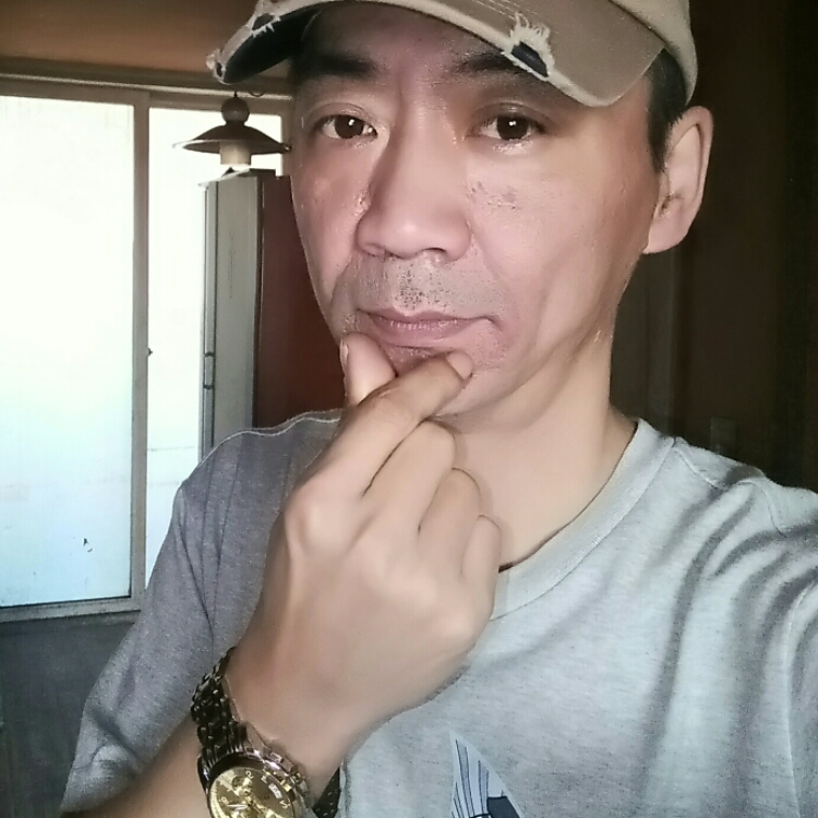 一个人在走