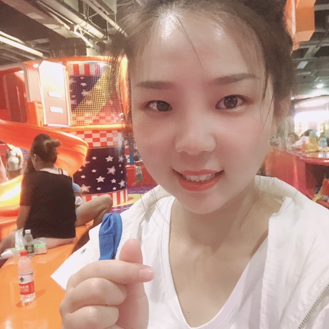 满园秋色无人听