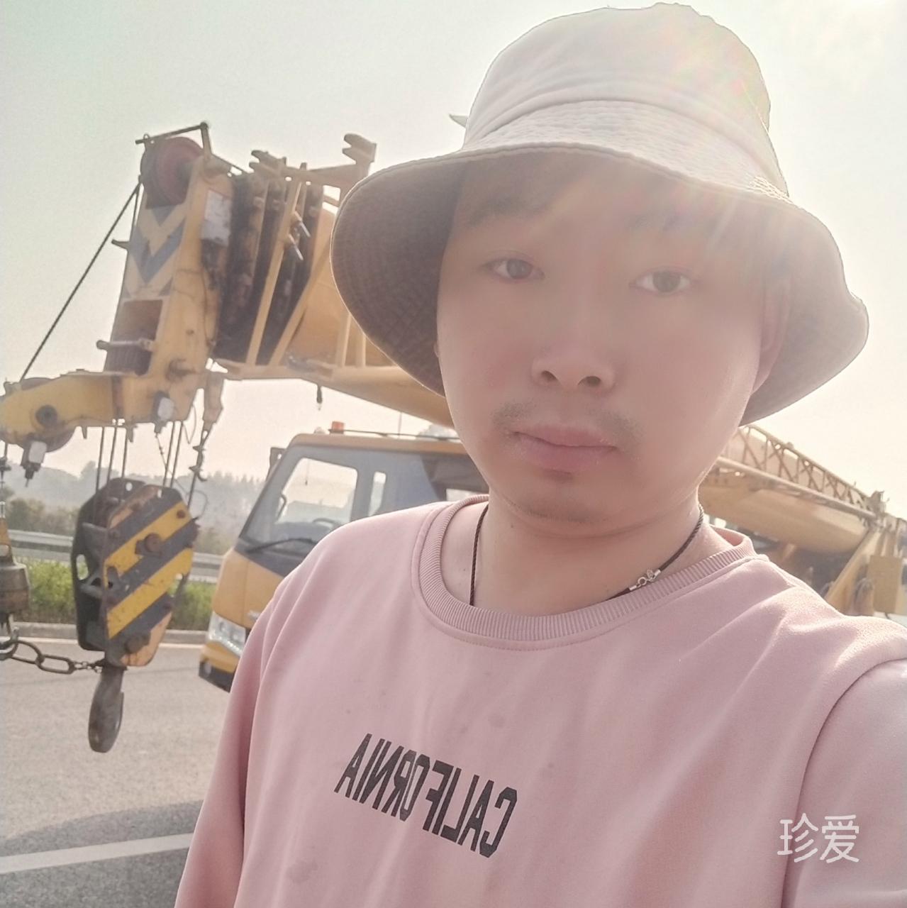 一个人走在路上