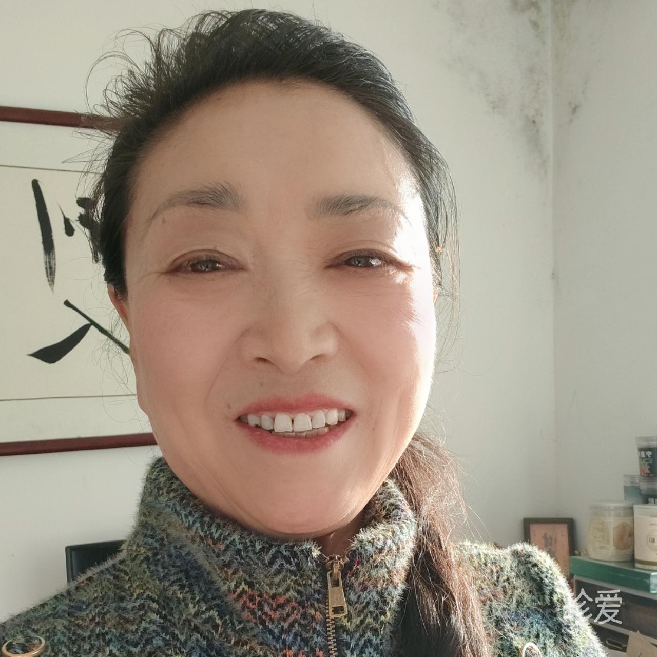 春天小花也争辉