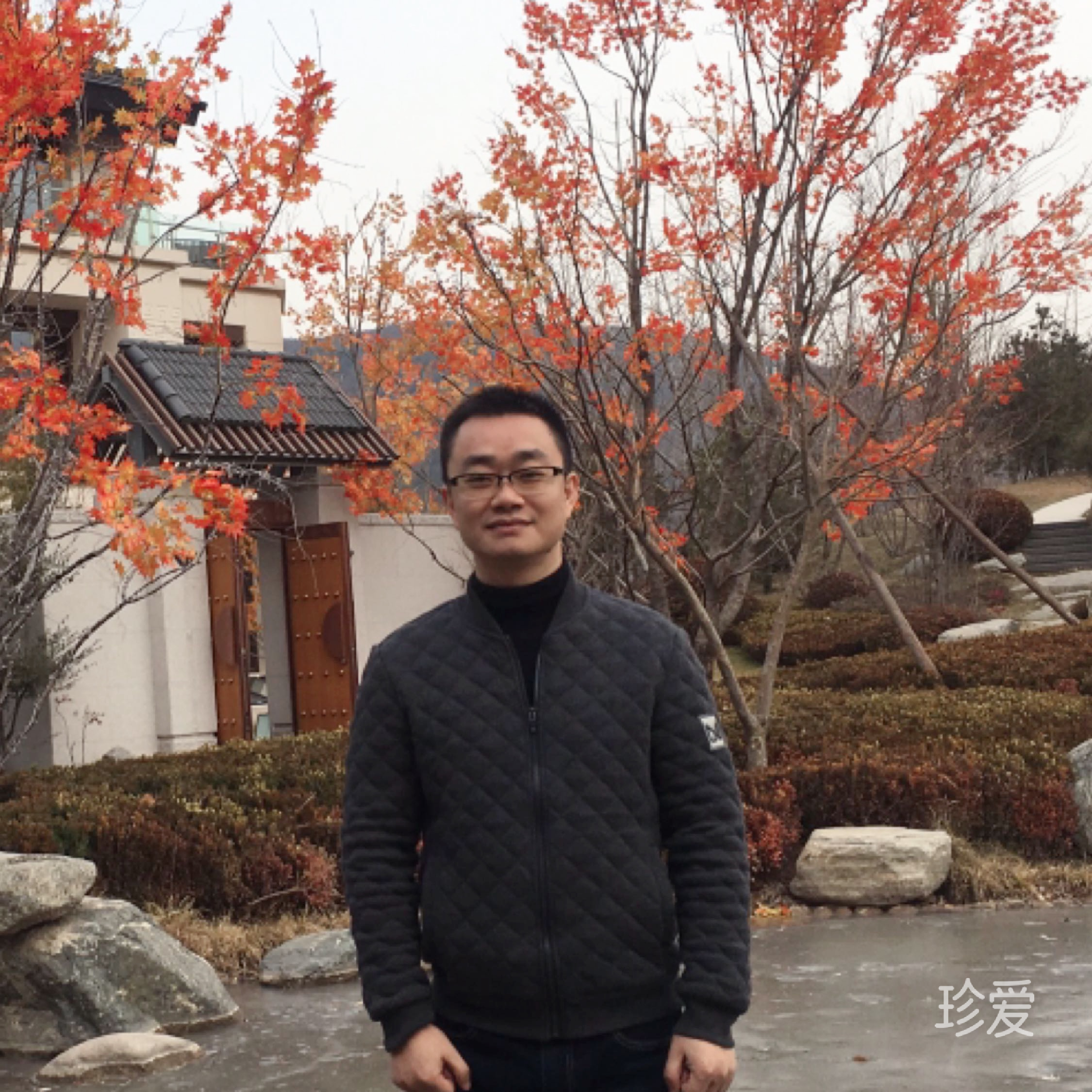 等待靠岸的船