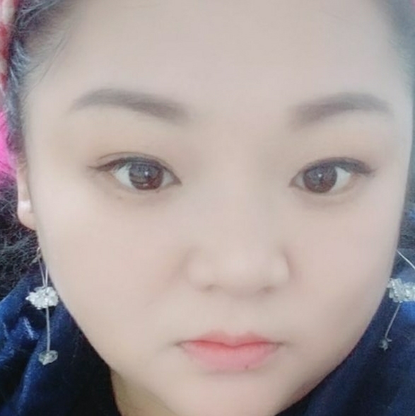 姐不是胖只是肉多