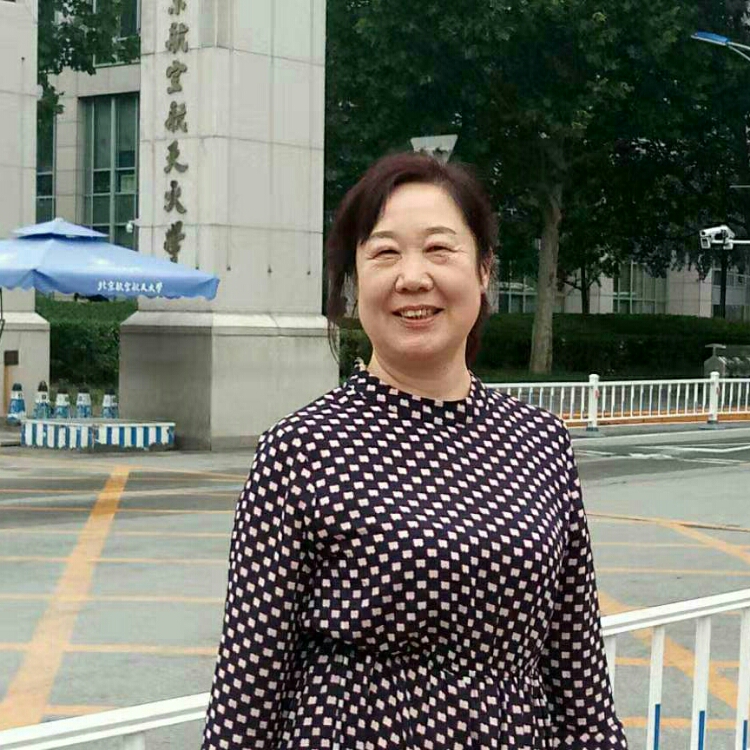 共剪輕瓊做物華