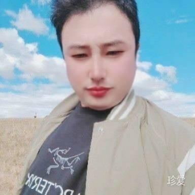 笑着伪装