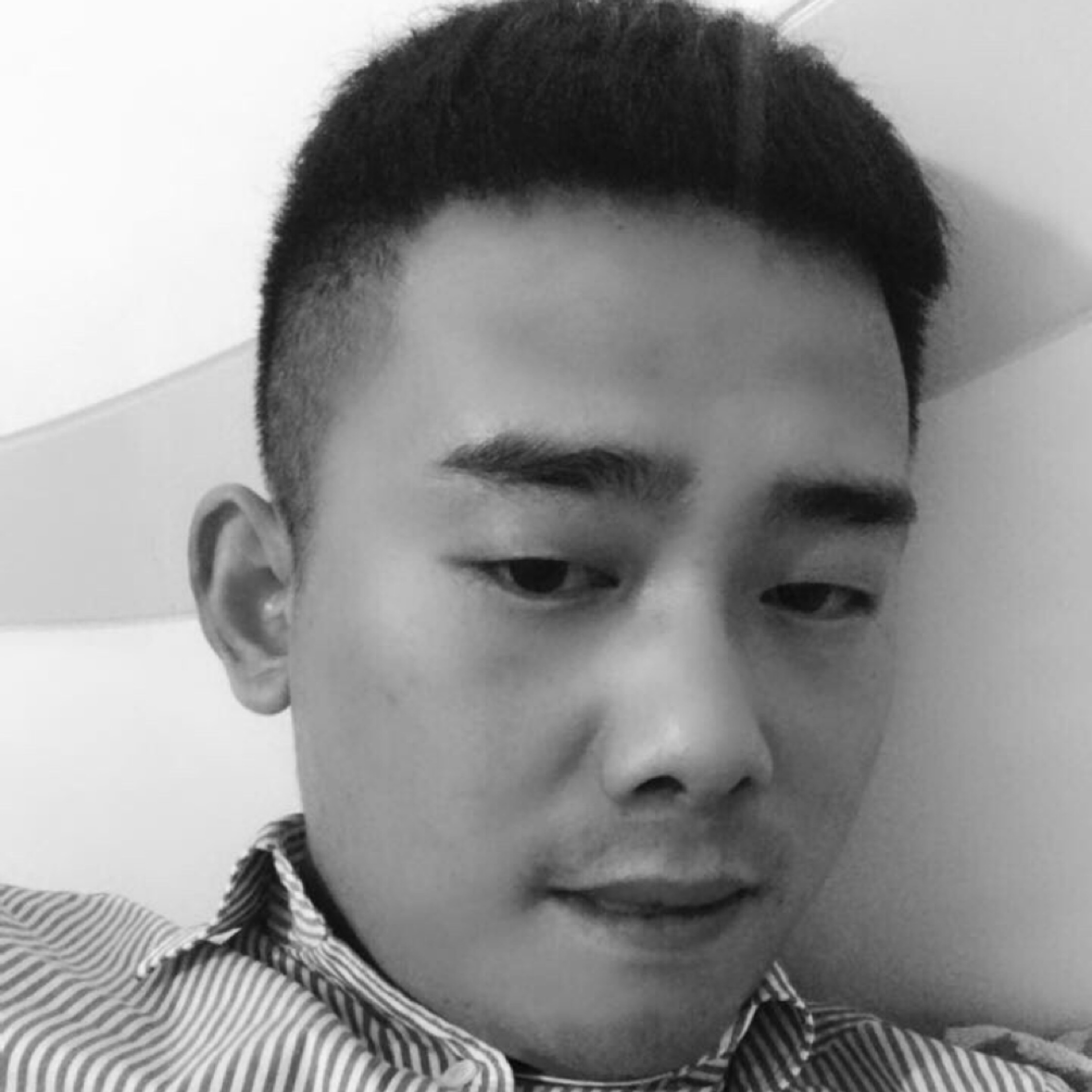 隱忍不發(fā)的男孩