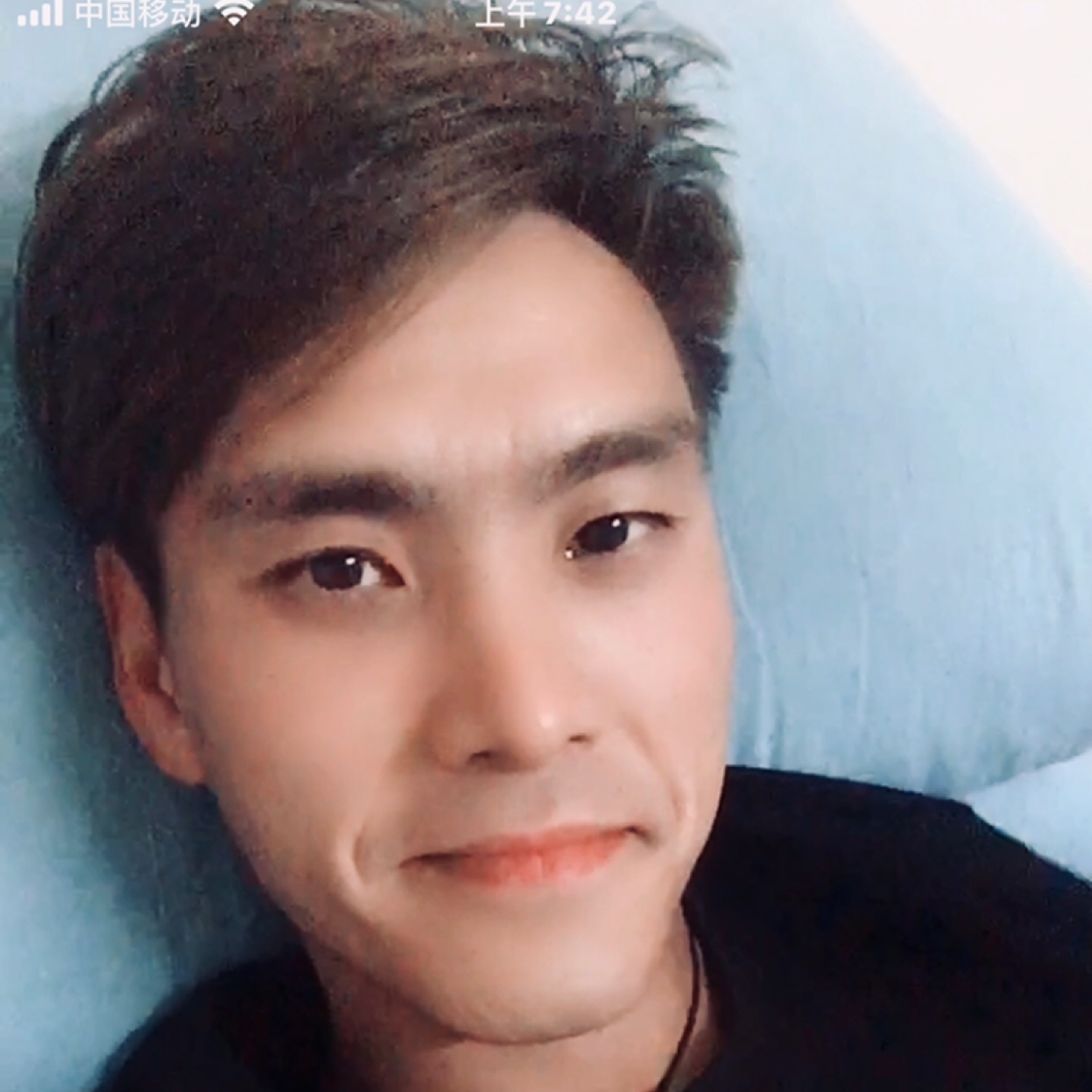 給個(gè)哥笑一個(gè)de