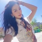 人狠心善話不多