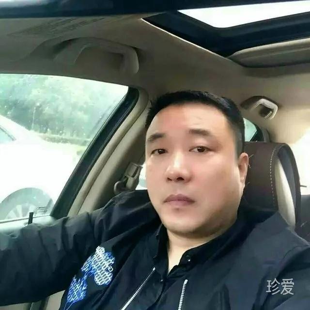 蔚蓝天空
