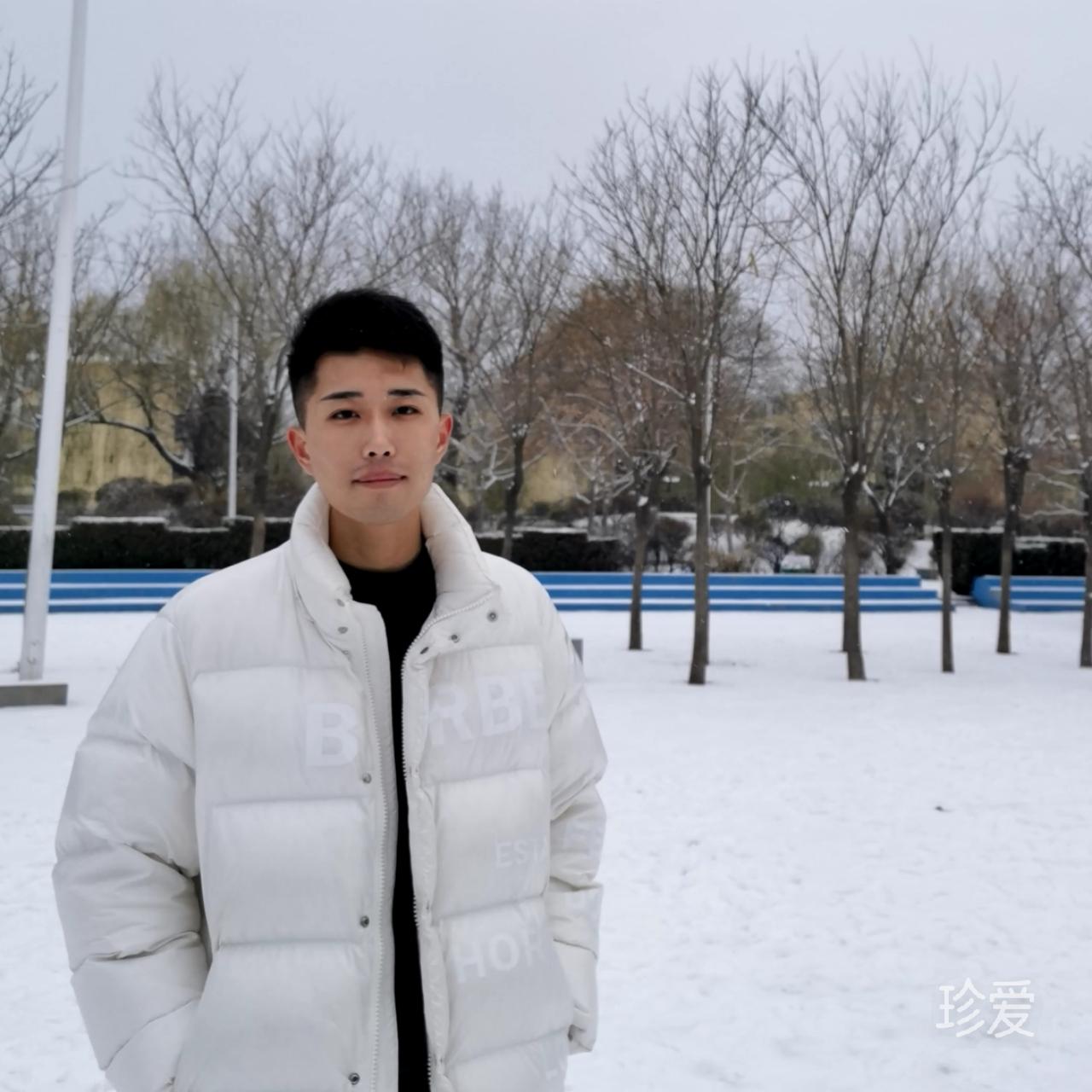 小周下凡臉朝地