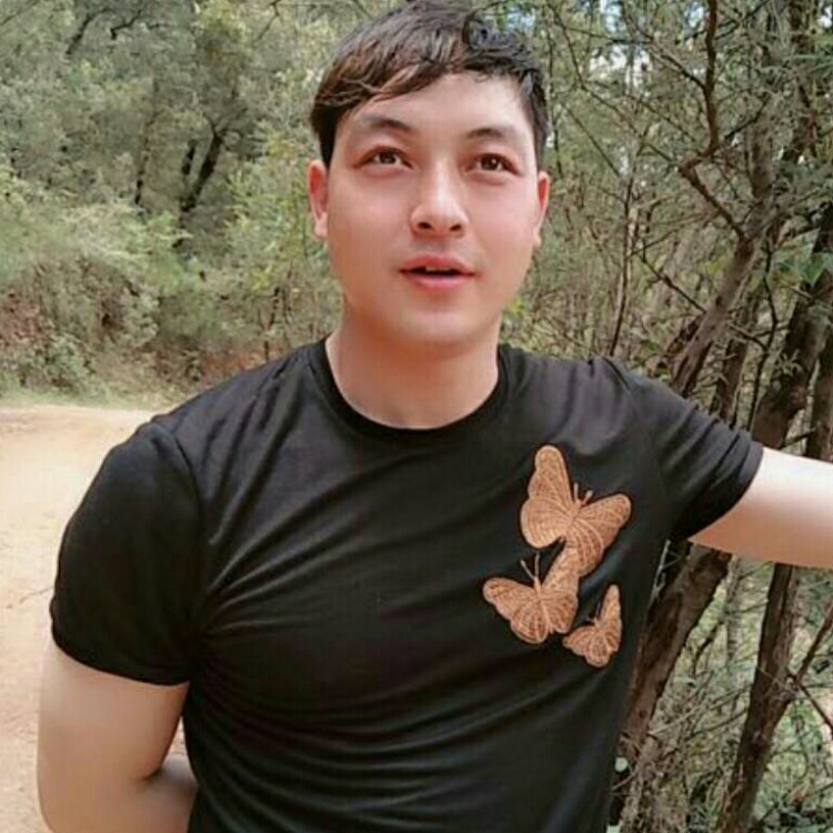 晚上孤寂的男人