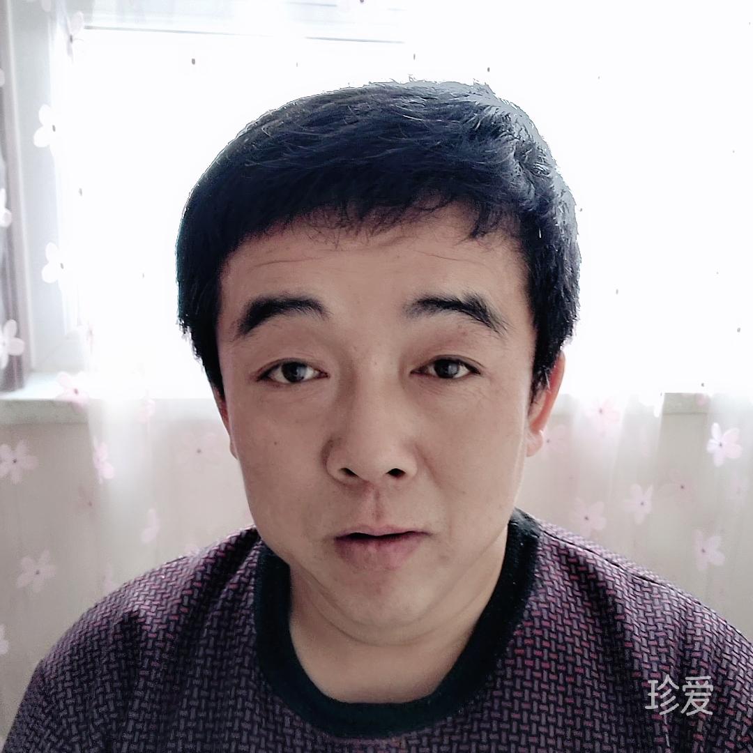 笑起来眯着眼小胖