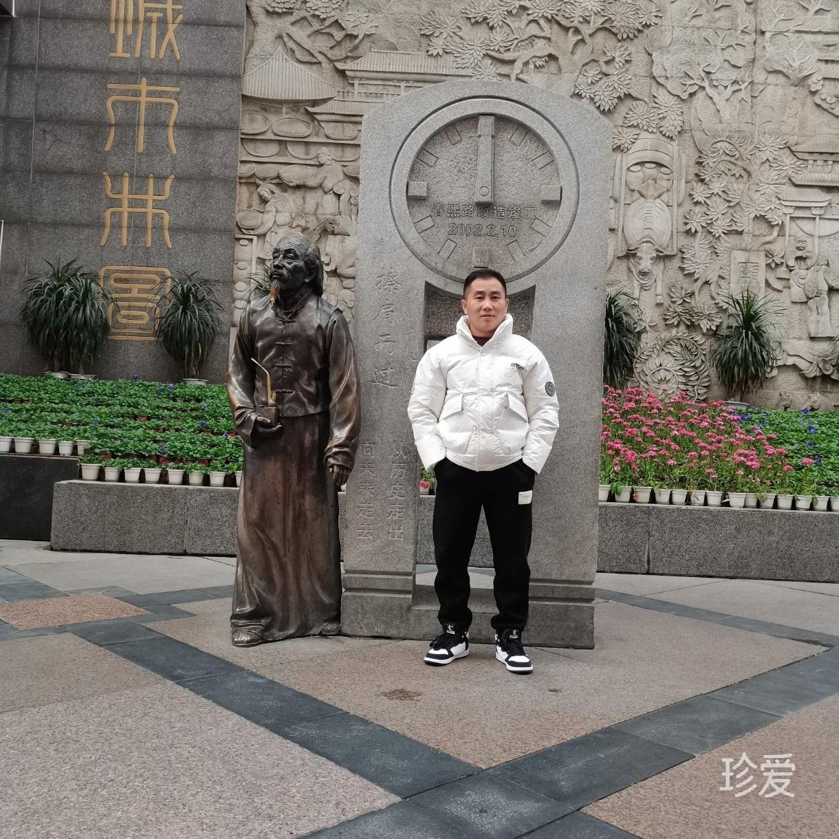 左手背影