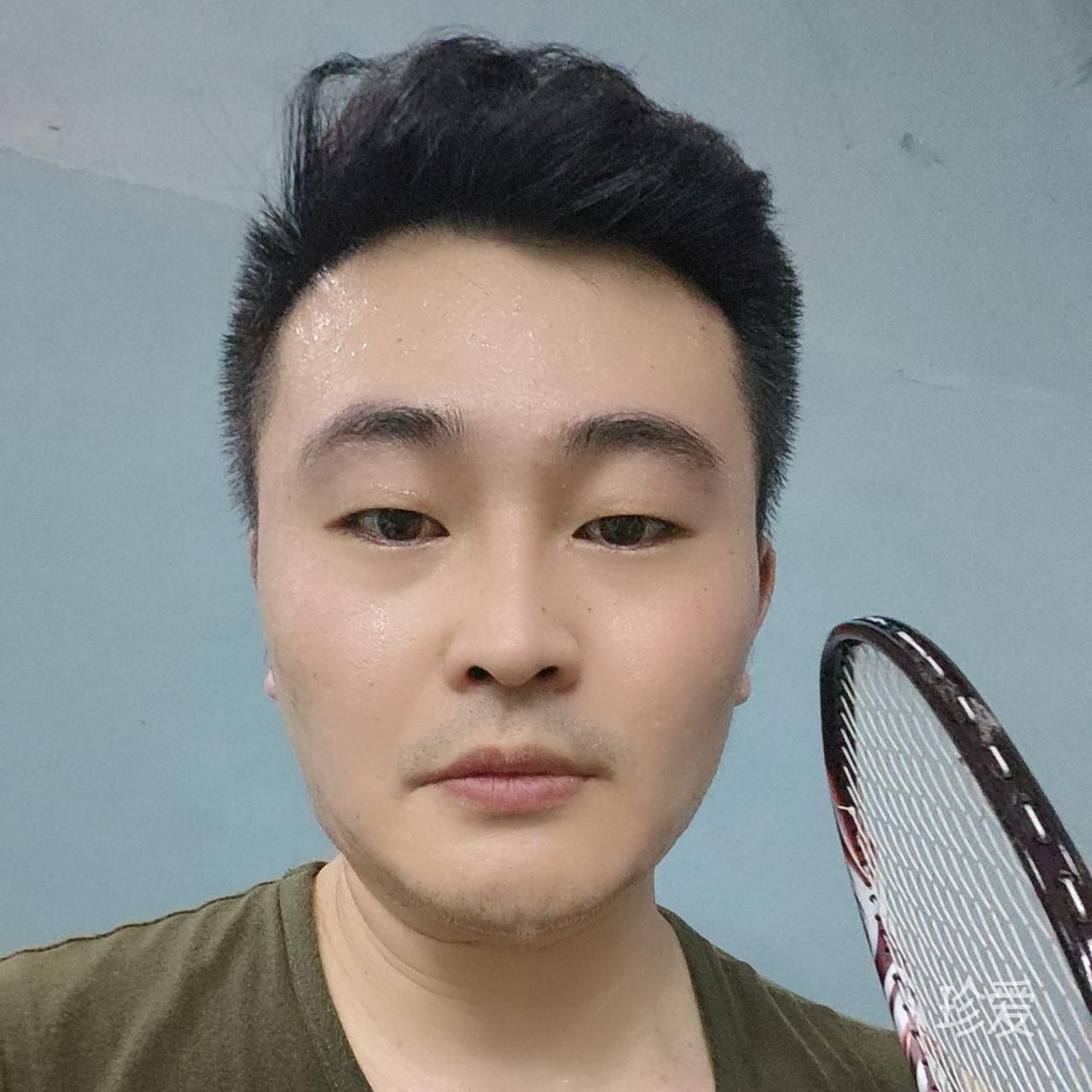 青年應(yīng)如風(fēng)