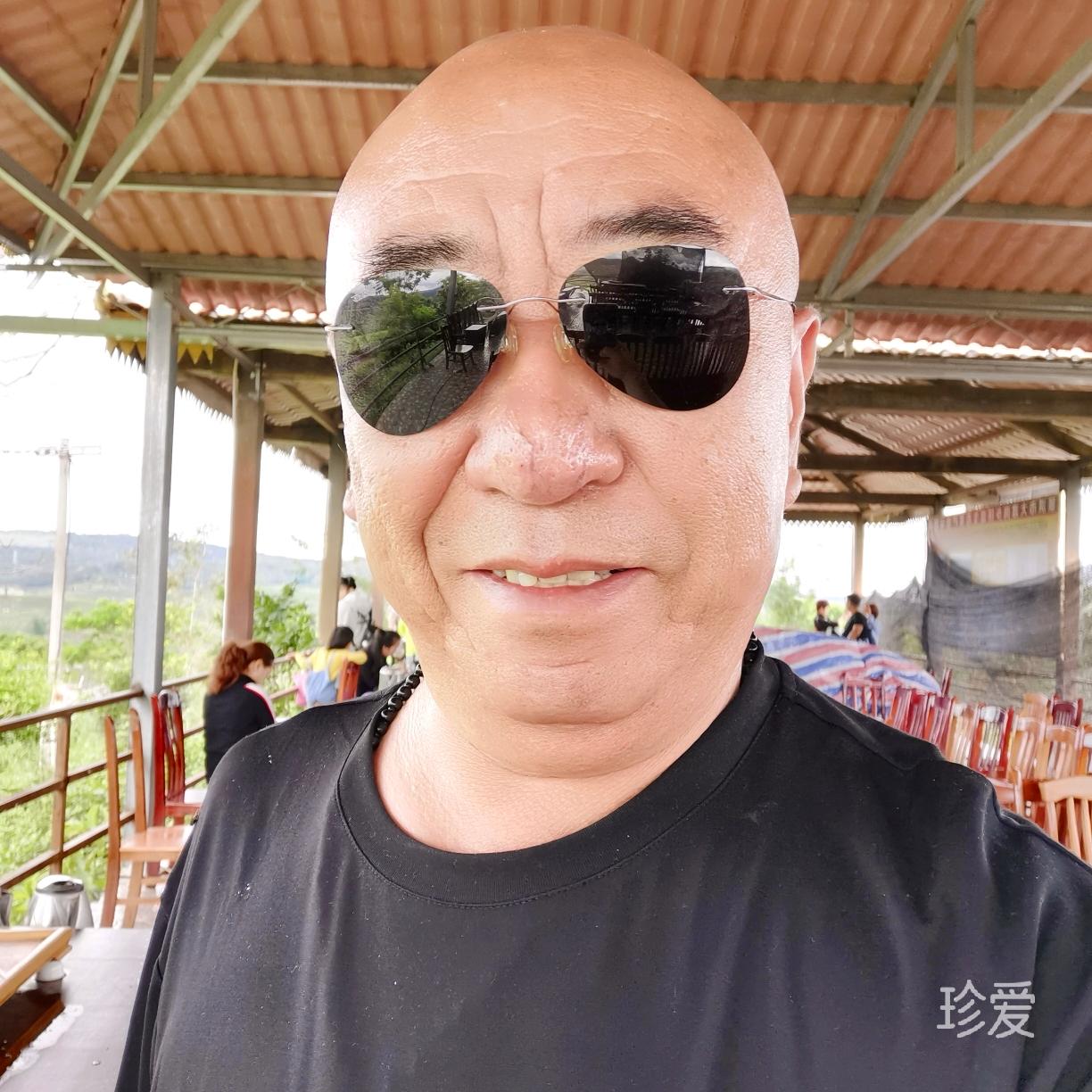 坐在一旁觀世界