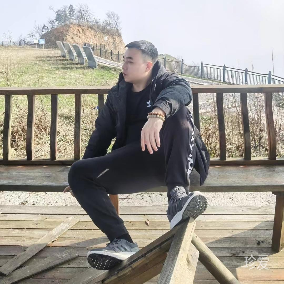 坐在海邊看風(fēng)景