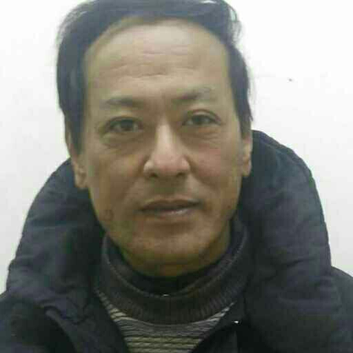 想戴戒指的男人