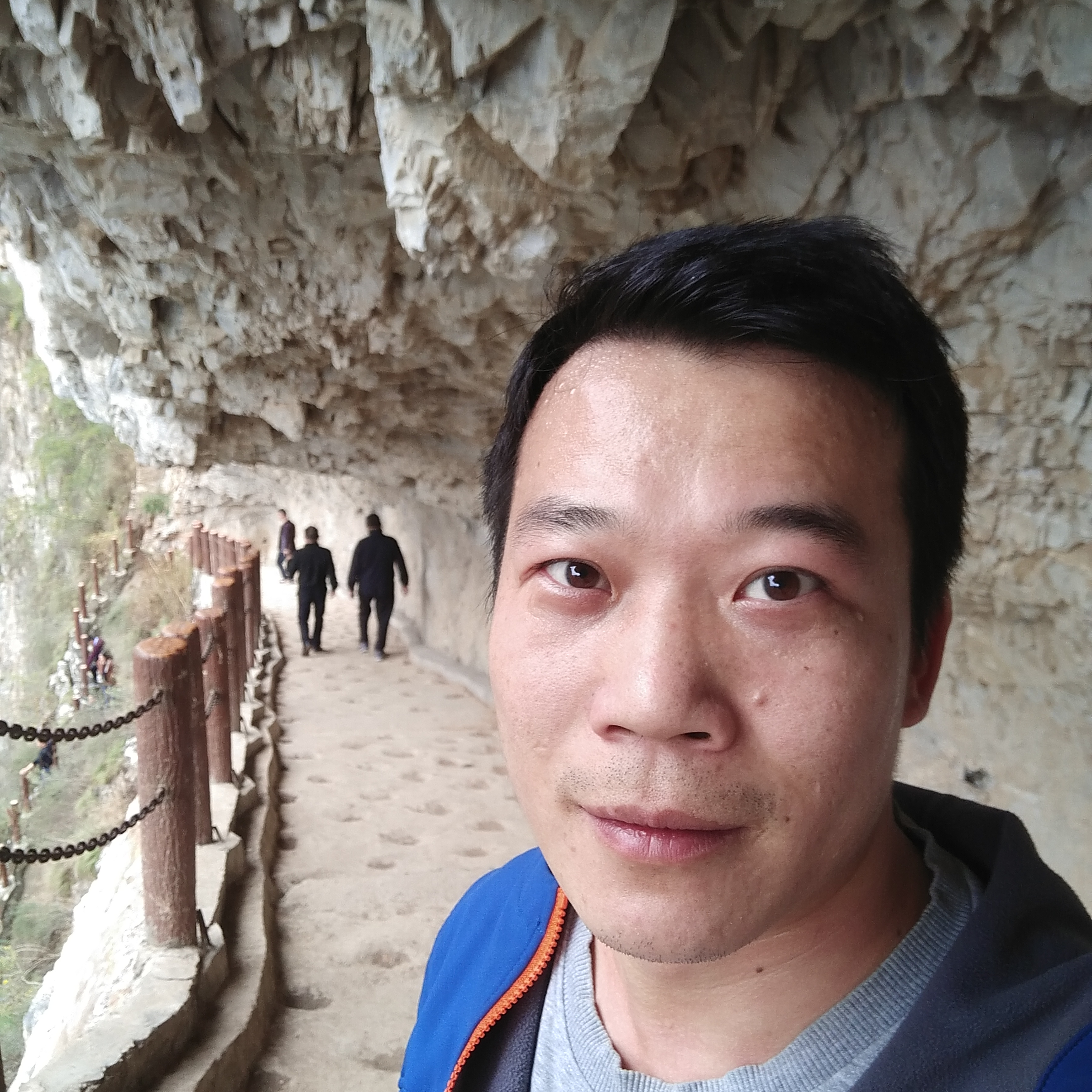 阿波波與熊抱抱