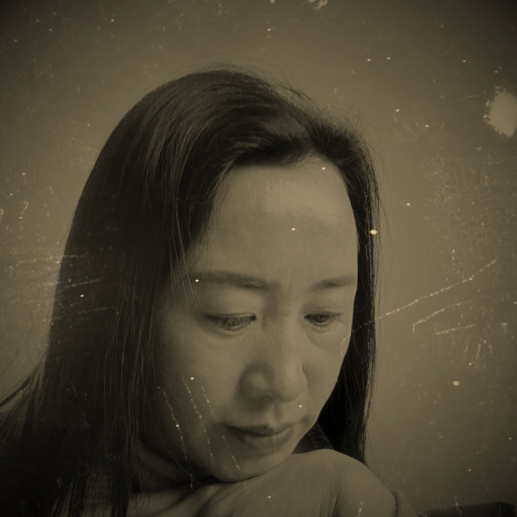 就像荒漠开出寂寞的花